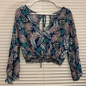 NWOT Floral flowy sleeve crop top